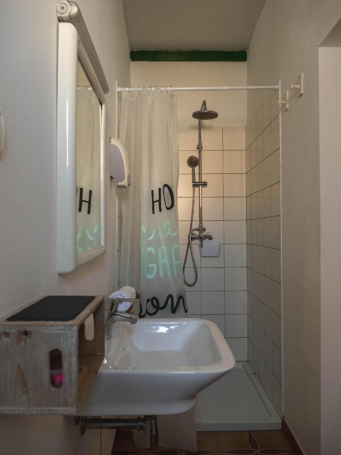 Bed & Breakfast Cling 43