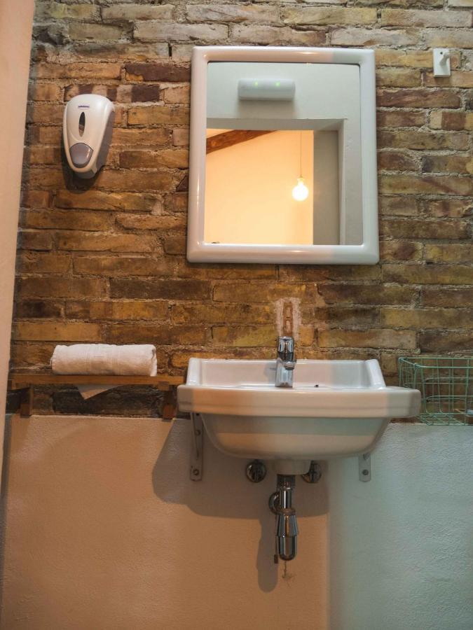Bed & Breakfast Cling 43 3*